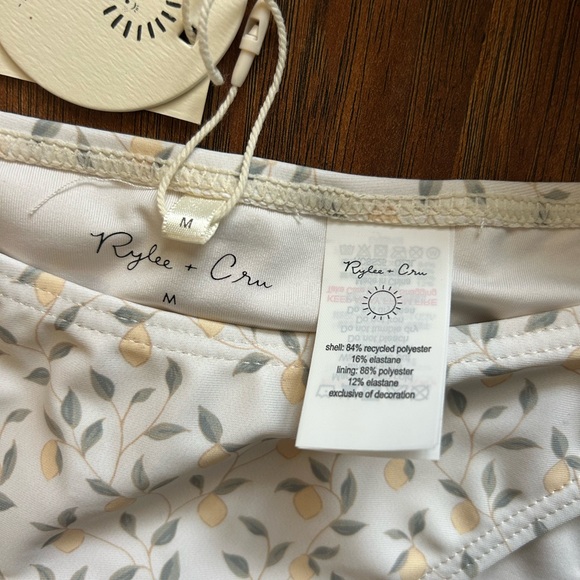 Rylee + Cru white bikini with a lemon print and UPF 50 sun protection size med - Picture 10 of 15